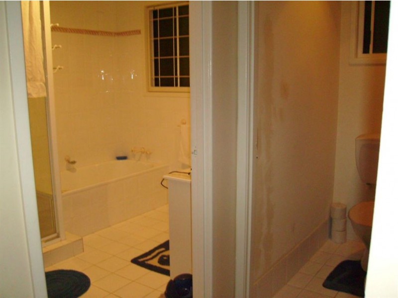2 Mackay Close, Bundall QLD 4217