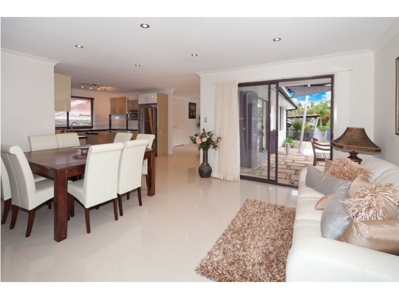 3 Palona Place, Ashmore QLD 4214