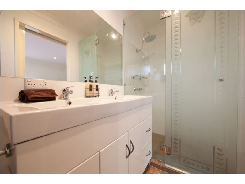 3 Palona Place, Ashmore QLD 4214