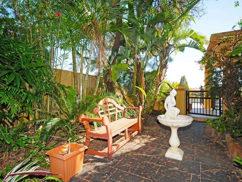 Broadbeach Waters QLD 4218