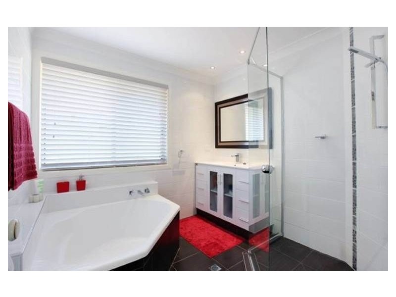 31 Cayman Drive, Clear Island Waters QLD 4226
