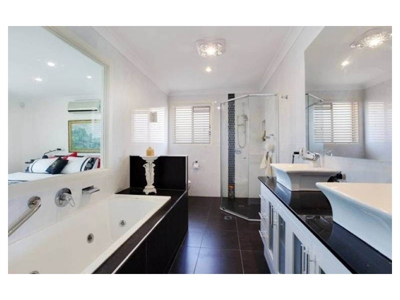 31 Cayman Drive, Clear Island Waters QLD 4226