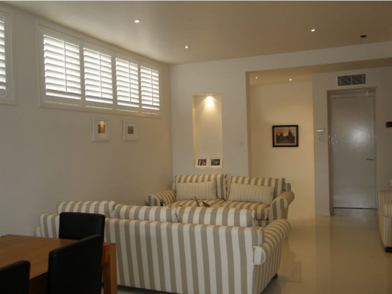 Unit 1/23 Abalone Avenue, Paradise Point QLD 4216