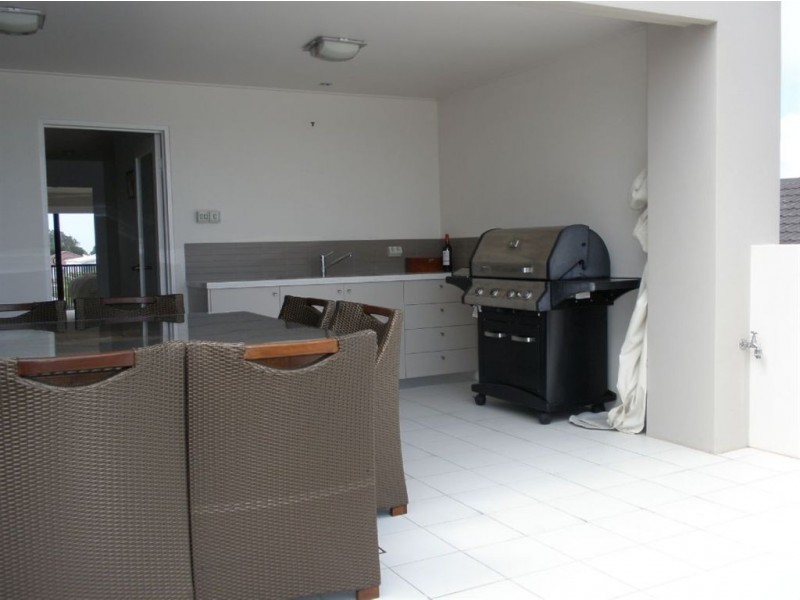 Unit 1/23 Abalone Avenue, Paradise Point QLD 4216