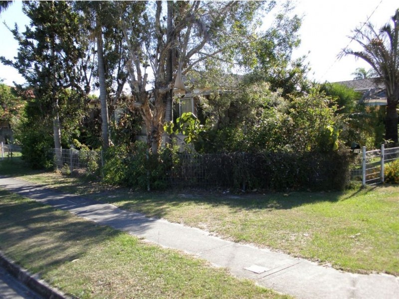 28 Falkinder Avenue, Paradise Point QLD 4216