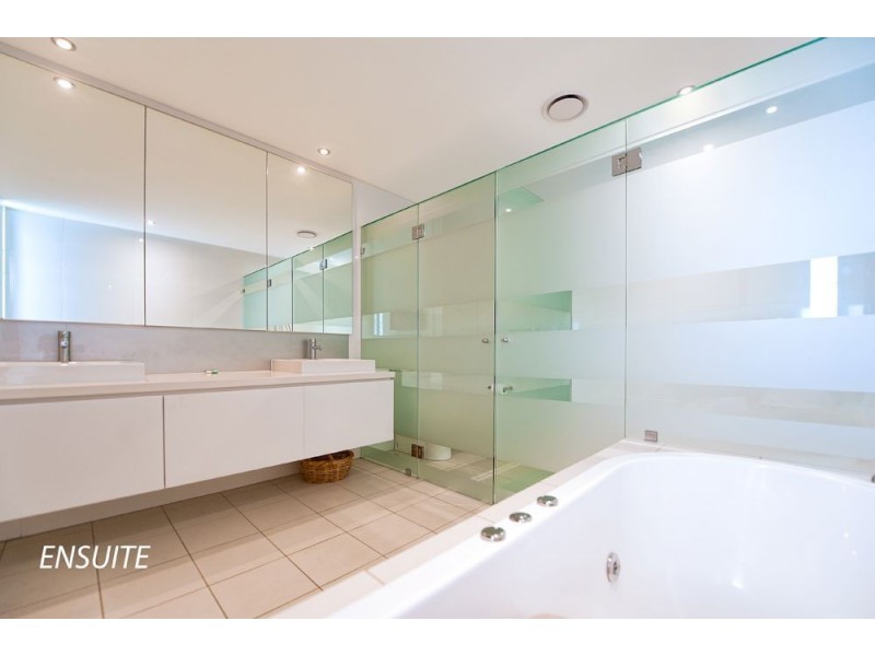 7528 Springfield Drive, Hope Island QLD 4212