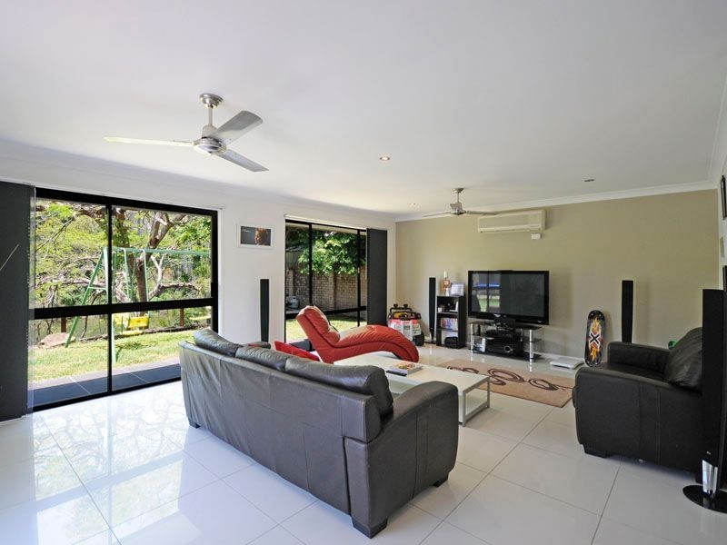 67 Nerang River Drive, Nerang QLD 4211