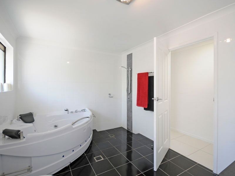 67 Nerang River Drive, Nerang QLD 4211