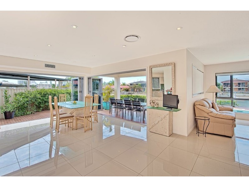 1/22 Annoula Avenue, Biggera Waters QLD 4216