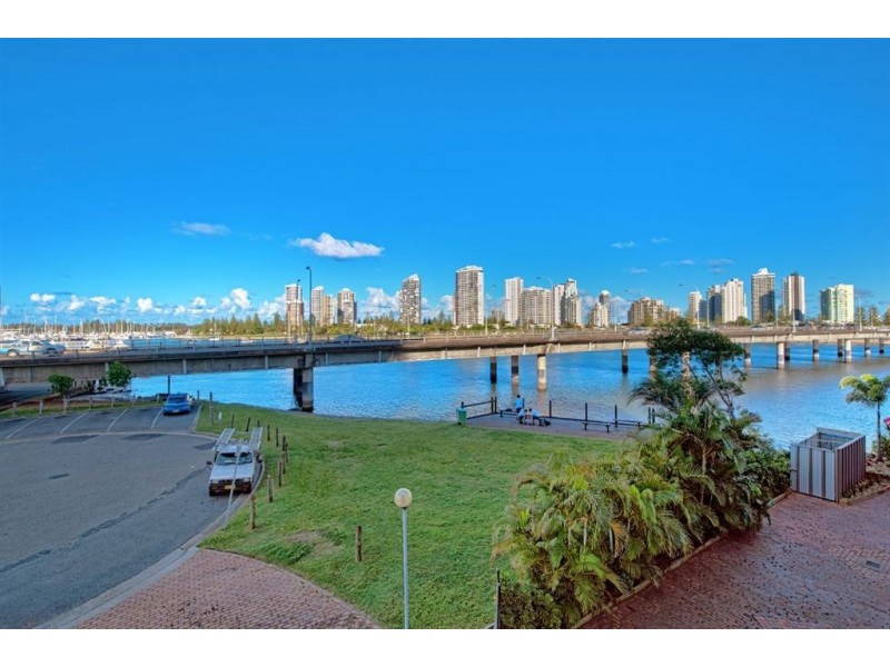 210/2 Barney Street, Southport QLD 4215