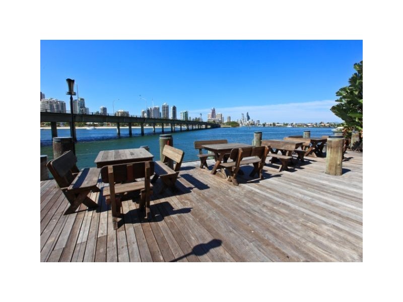 210/2 Barney Street, Southport QLD 4215