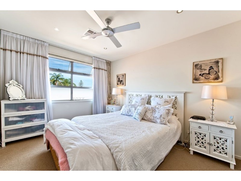 1/15 Teal Avenue, Paradise Point QLD 4216