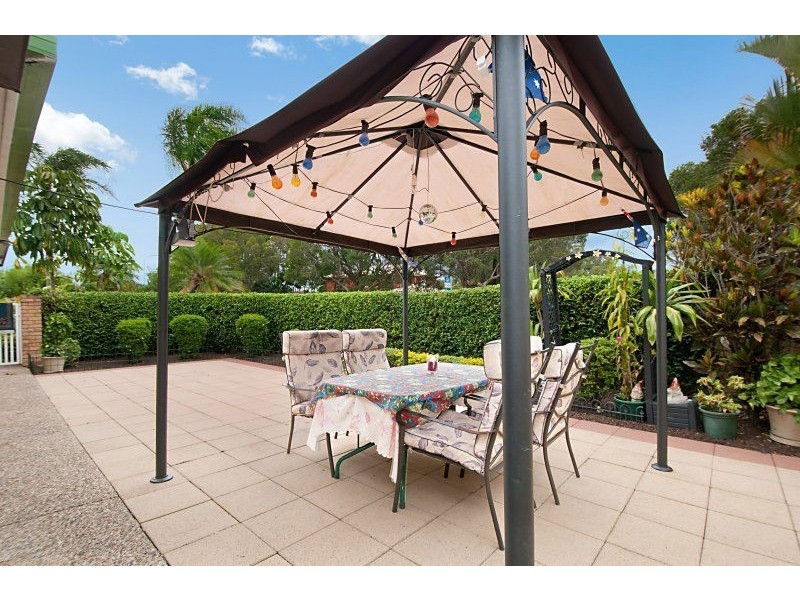 23 Wayfarer Avenue, Mermaid Waters QLD 4218
