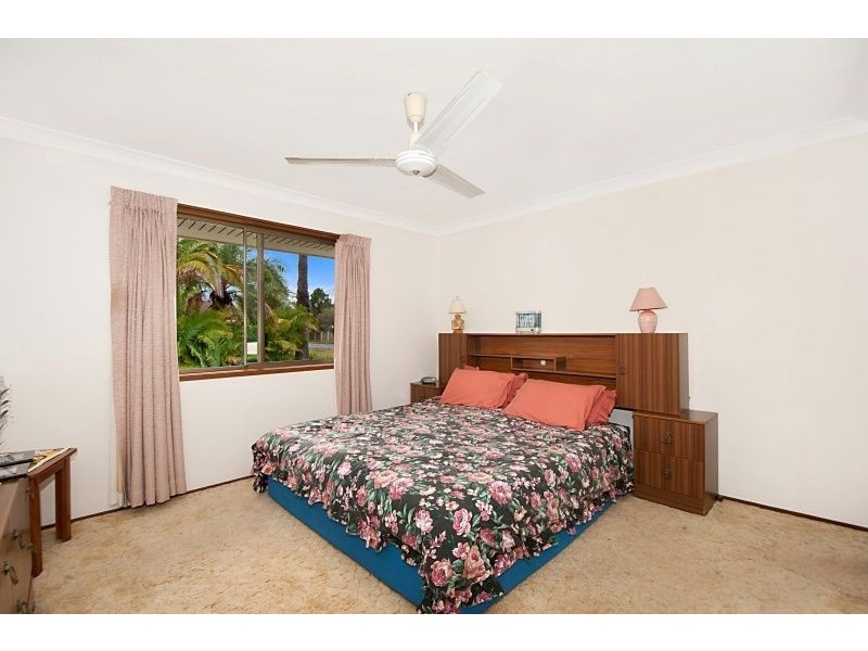 23 Wayfarer Avenue, Mermaid Waters QLD 4218