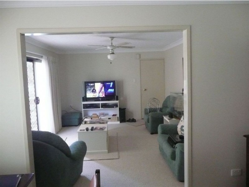 4/11 Armrick Avenue, Broadbeach QLD 4218