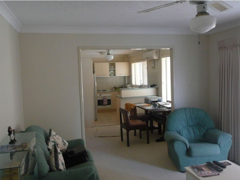 4/11 Armrick Avenue, Broadbeach QLD 4218