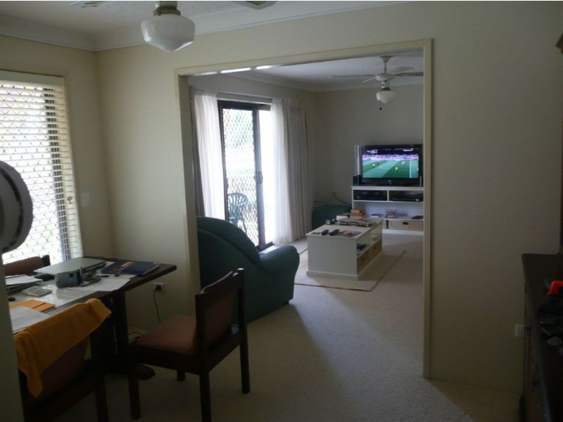 4/11 Armrick Avenue, Broadbeach QLD 4218