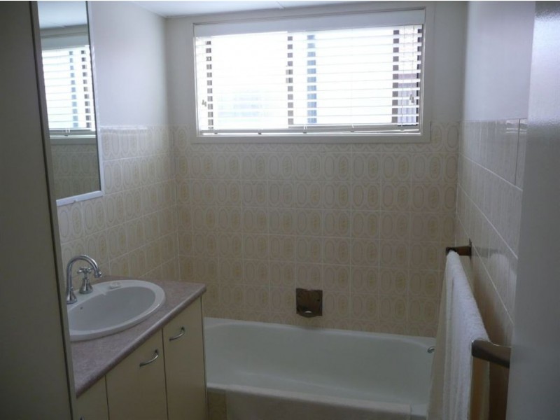 4/11 Armrick Avenue, Broadbeach QLD 4218