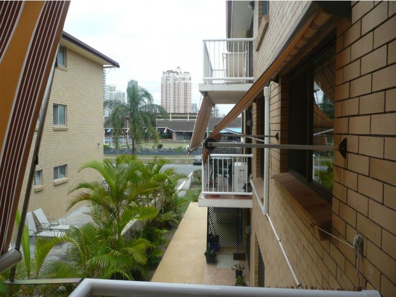 4/11 Armrick Avenue, Broadbeach QLD 4218