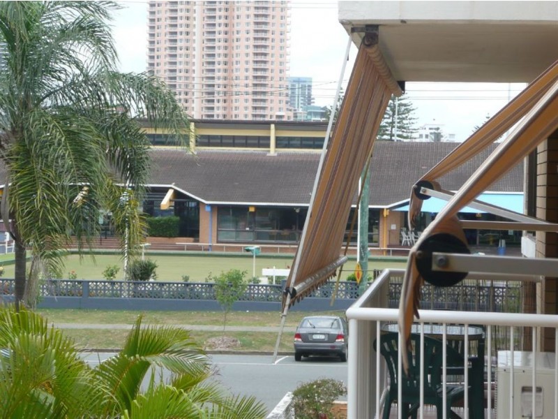 4/11 Armrick Avenue, Broadbeach QLD 4218