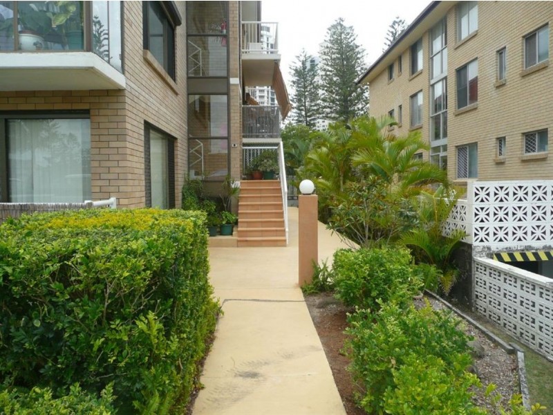 4/11 Armrick Avenue, Broadbeach QLD 4218