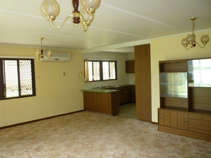 67 Errol Avenue, Paradise Point QLD 4216