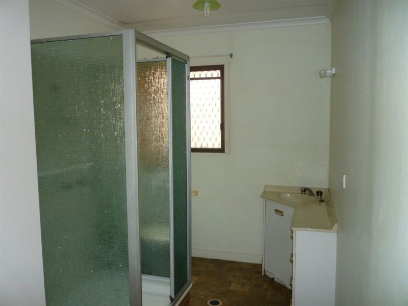 67 Errol Avenue, Paradise Point QLD 4216