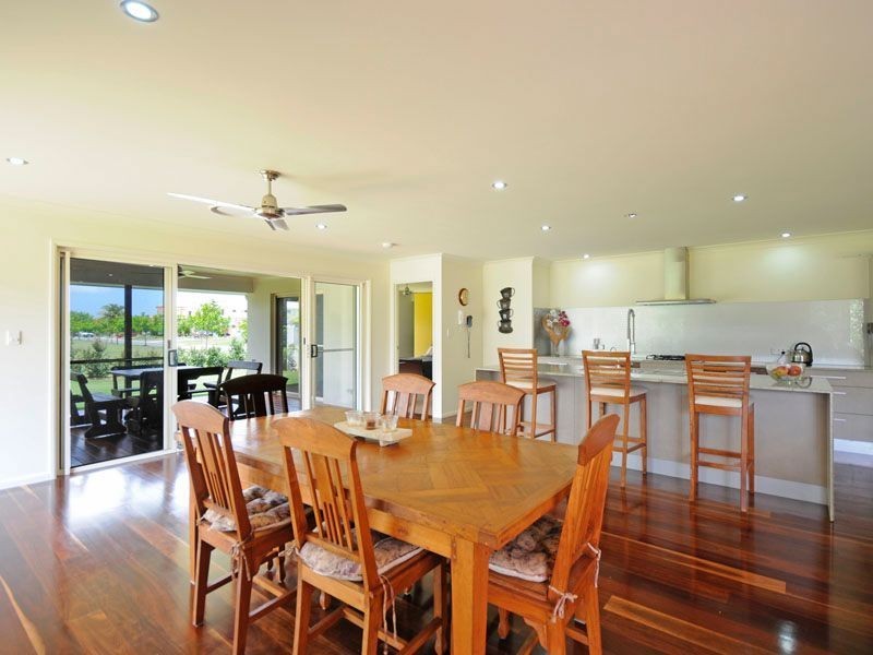 25 Parkview Place, Helensvale QLD 4212