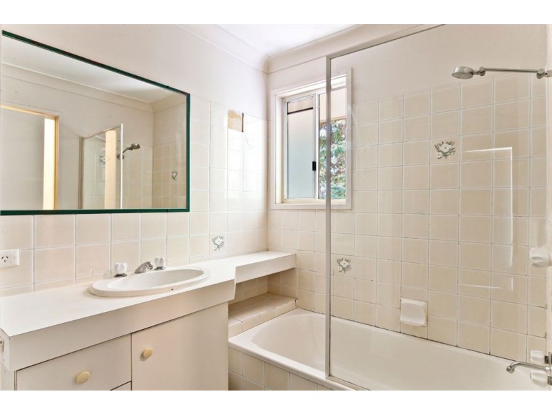 1/17 Eurimbula Court, Paradise Point QLD 4216