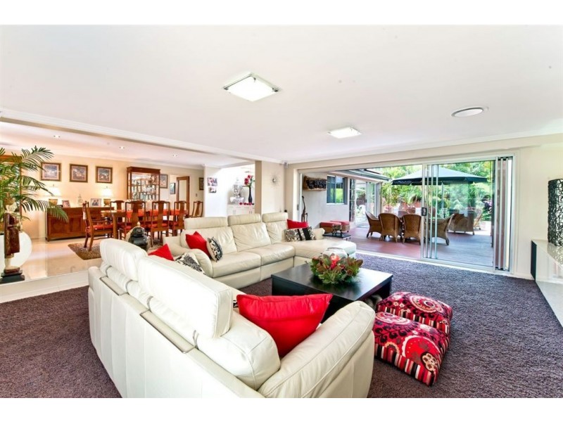 43 Broadwater Street, Runaway Bay QLD 4216