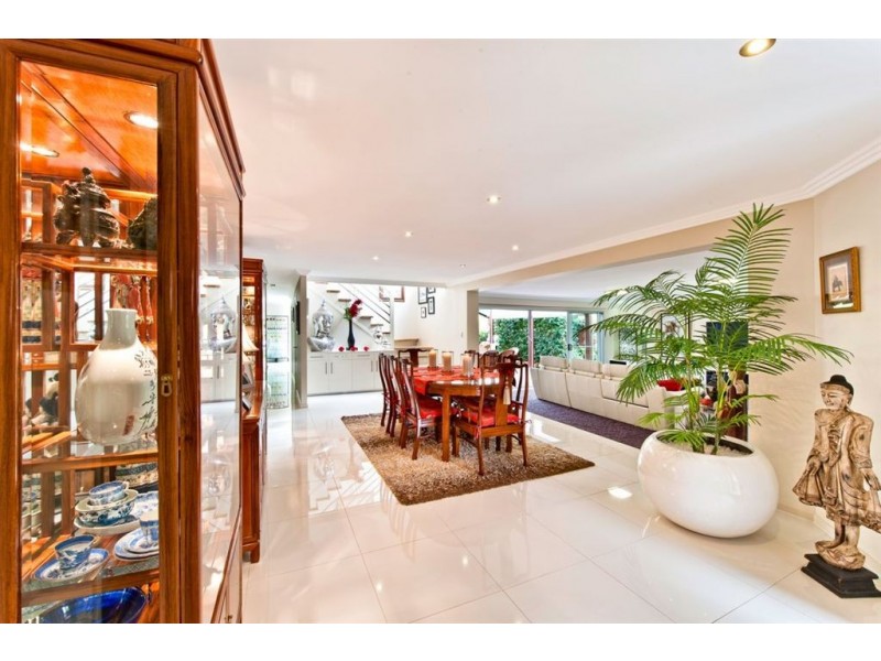 43 Broadwater Street, Runaway Bay QLD 4216