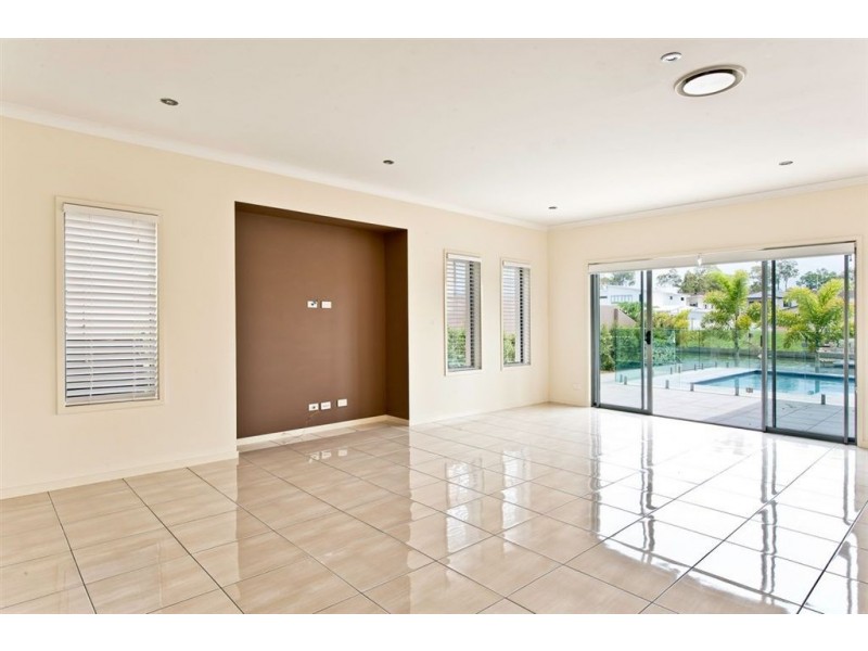 7 North Quay Drive, Biggera Waters QLD 4216