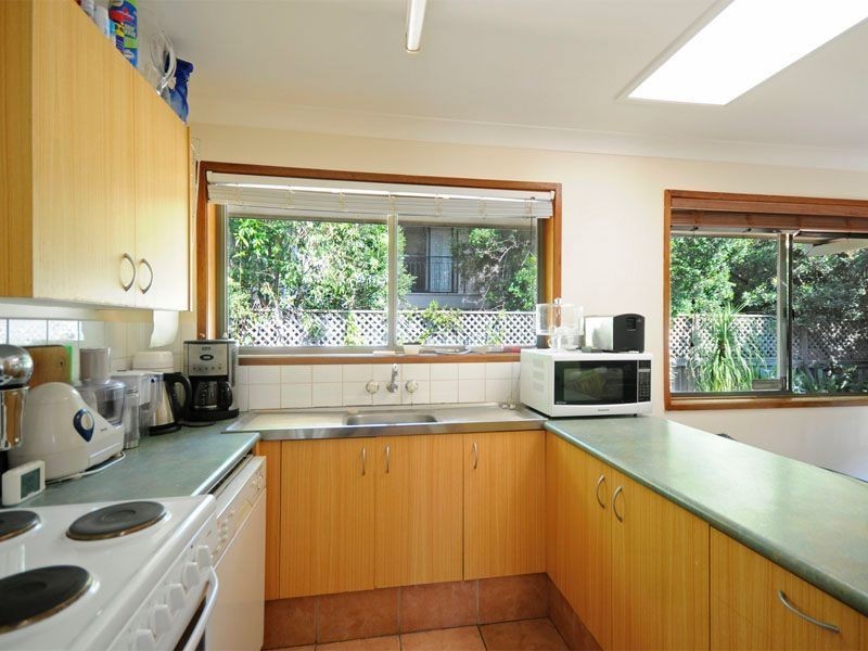 2/11 Esther Place, Surfers Paradise QLD 4217