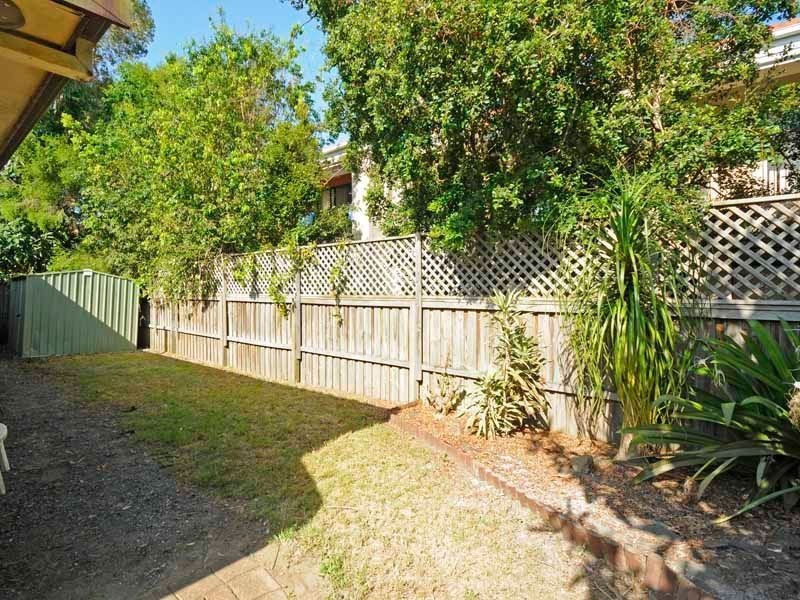2/11 Esther Place, Surfers Paradise QLD 4217