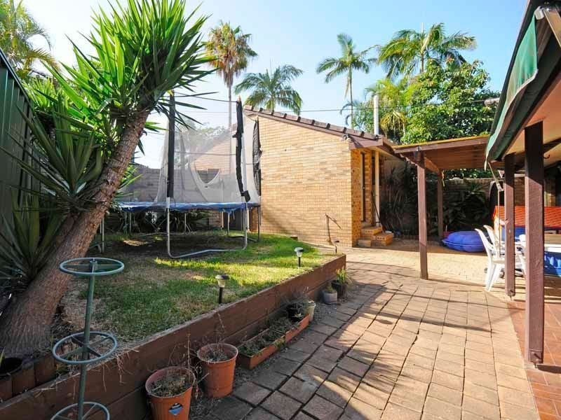 2/11 Esther Place, Surfers Paradise QLD 4217