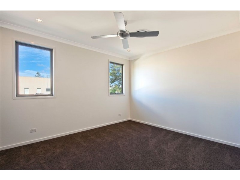 2/12 Teal Avenue, Paradise Point QLD 4216