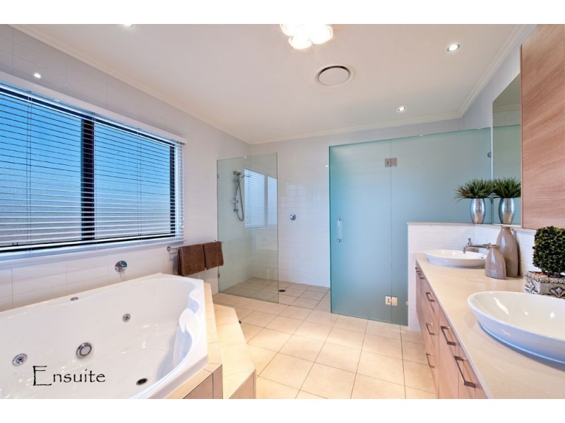 1/20 Rouen Avenue, Paradise Point QLD 4216