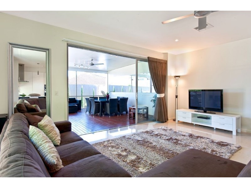 2/15 Teal Avenue, Paradise Point QLD 4216