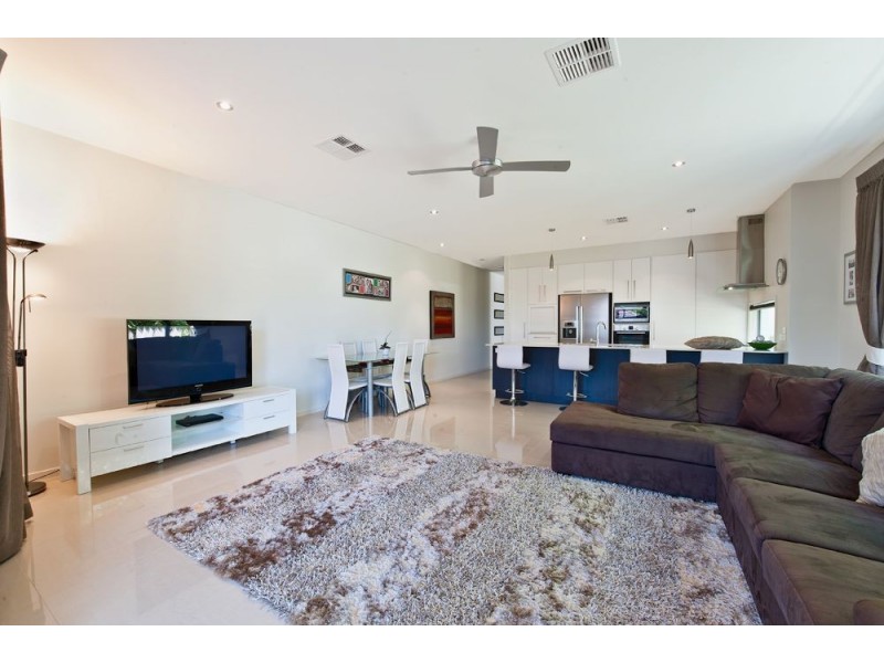 2/15 Teal Avenue, Paradise Point QLD 4216