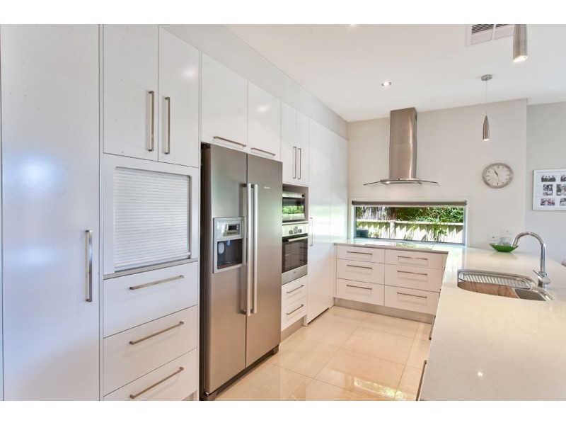 2/15 Teal Avenue, Paradise Point QLD 4216