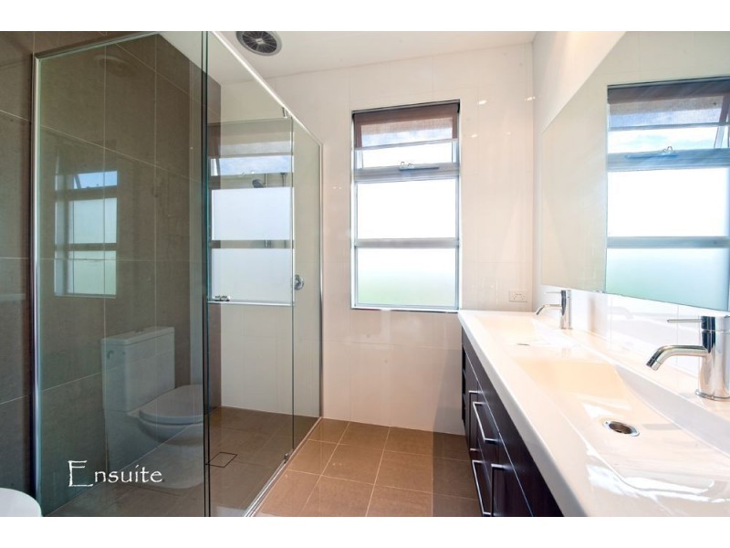 2/15 Teal Avenue, Paradise Point QLD 4216