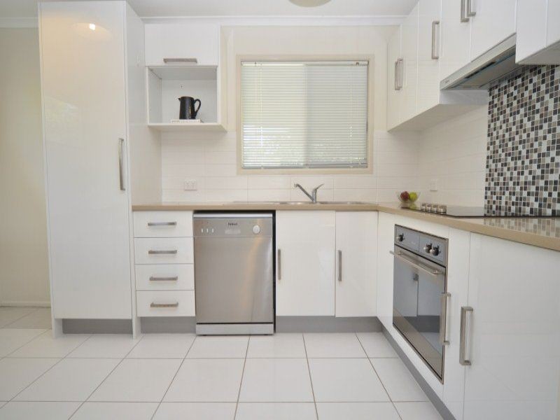 8 Coombe Avenue, Hope Island QLD 4212