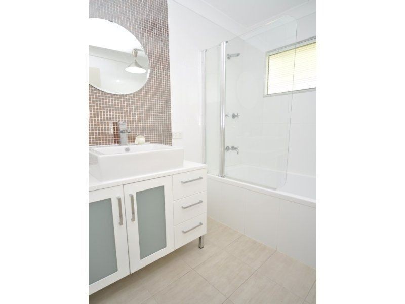 8 Coombe Avenue, Hope Island QLD 4212