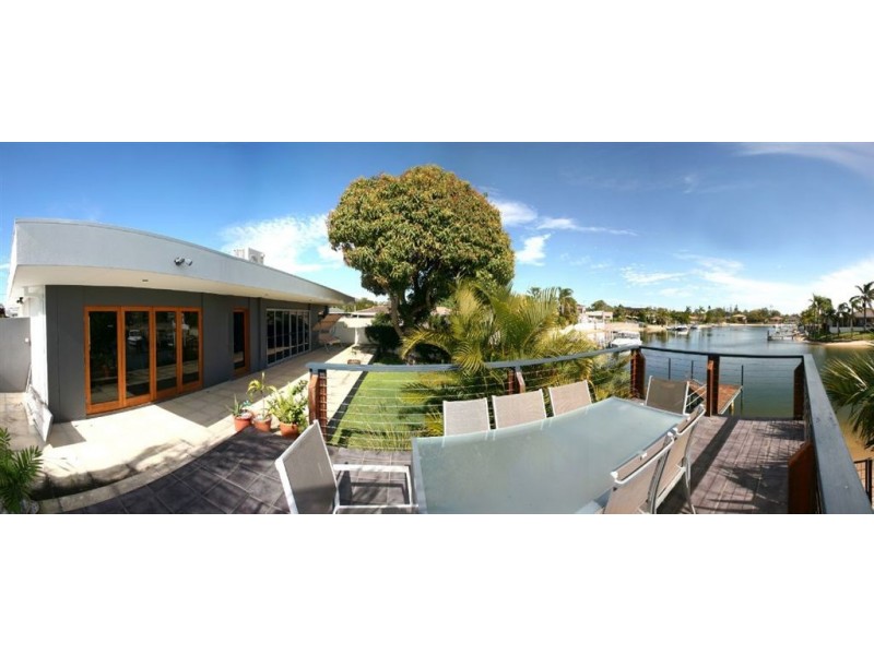 9 Andrea Avenue, Broadbeach Waters QLD 4218