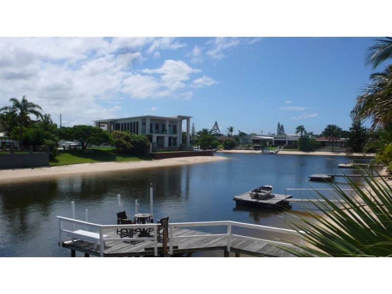 9 Andrea Avenue, Broadbeach Waters QLD 4218