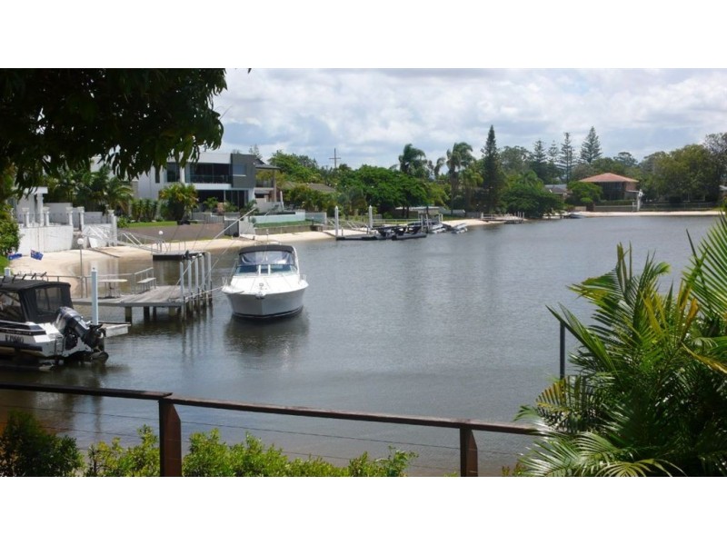 9 Andrea Avenue, Broadbeach Waters QLD 4218