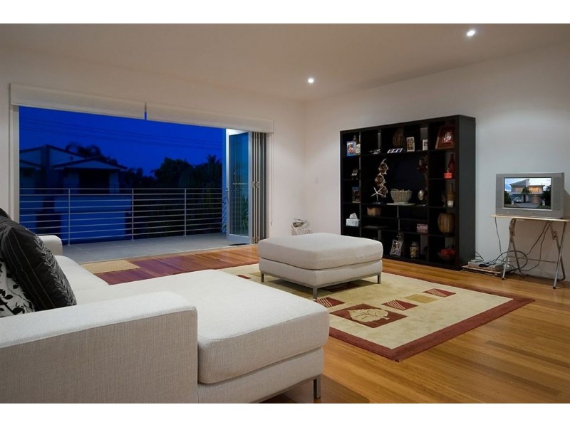 1/22 Eider Avenue, Paradise Point QLD 4216