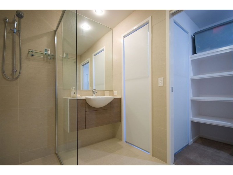 1/22 Eider Avenue, Paradise Point QLD 4216