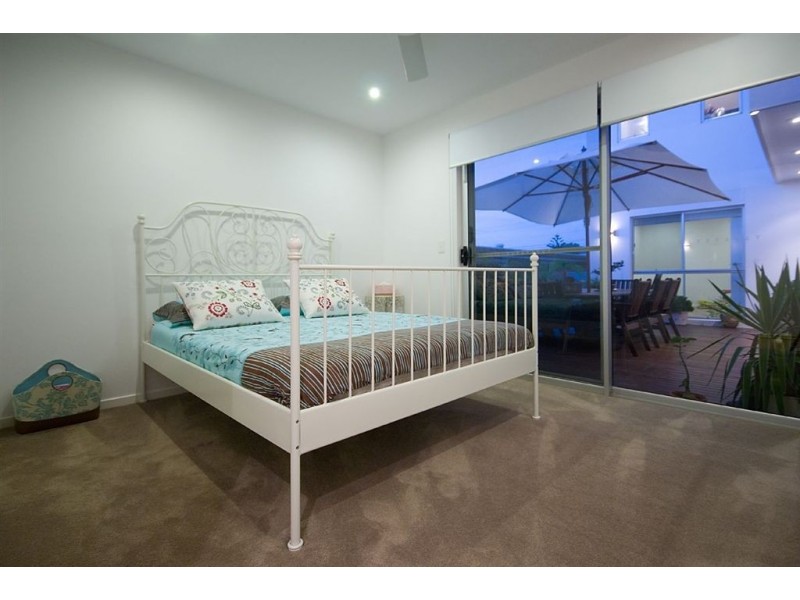 1/22 Eider Avenue, Paradise Point QLD 4216