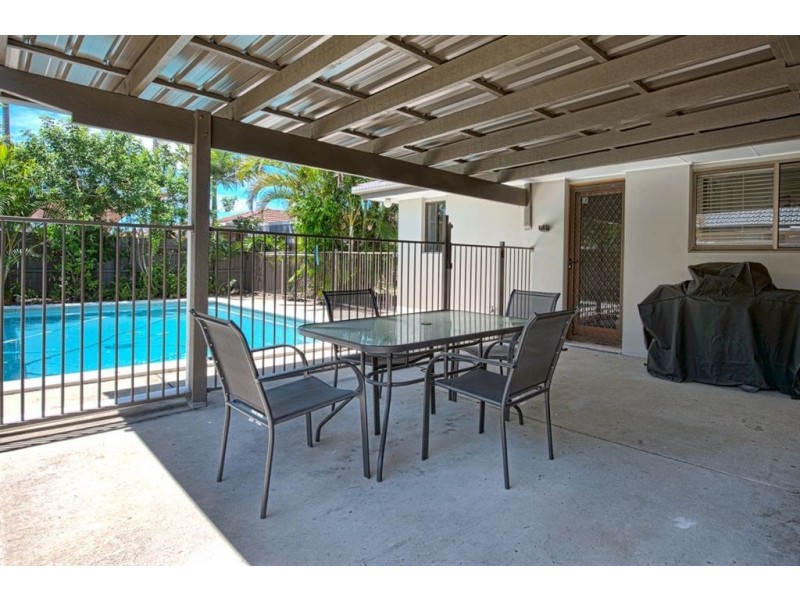 37 Sundown Drive, Paradise Point QLD 4216